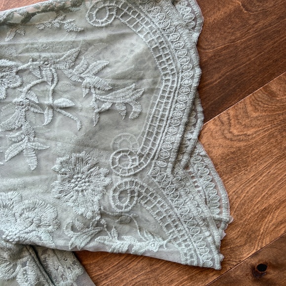 Lace Kimono - Picture 3 of 6